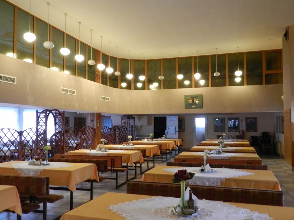 Dom Pielgrzyma Otel Kalwaria Zebrzydowska Dış mekan fotoğraf